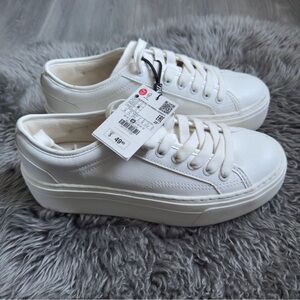 Women’s white Zara sneakers